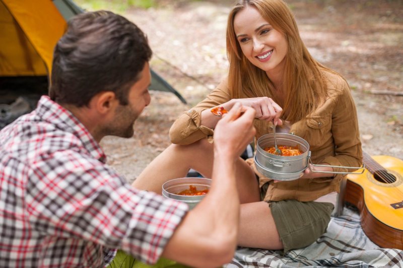 Bezpieczeństwo żywności na campingu w upalne dni